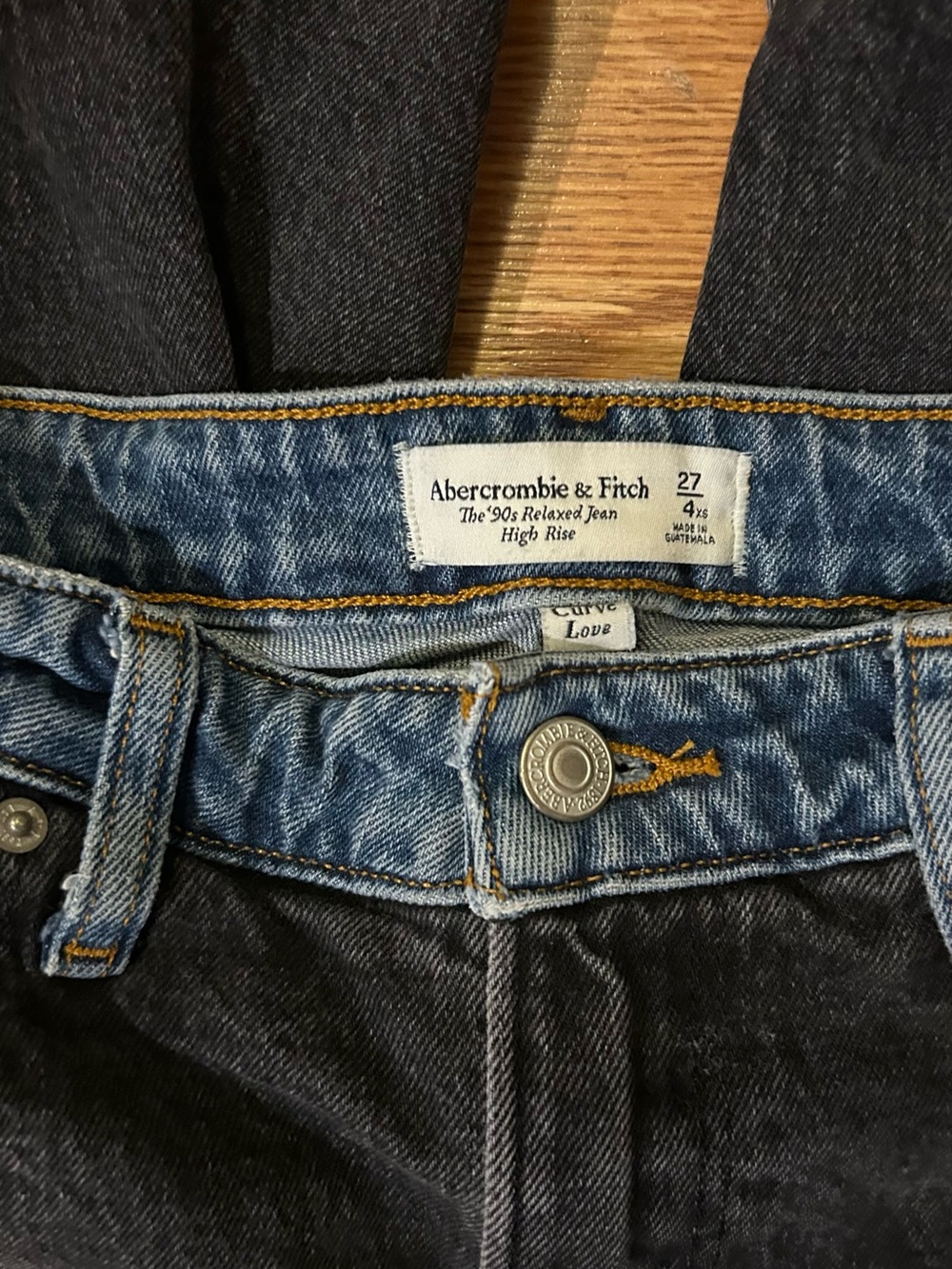 Abercrombie & Fitch  High-Rise Relaxed Jeans